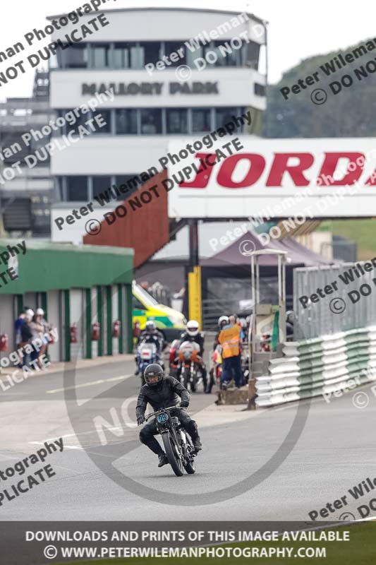 Vintage motorcycle club;eventdigitalimages;mallory park;mallory park trackday photographs;no limits trackdays;peter wileman photography;trackday digital images;trackday photos;vmcc festival 1000 bikes photographs